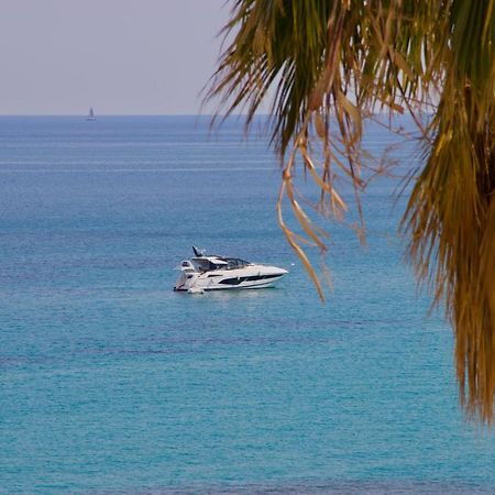 "Dans Les Toits De La Ville" Plein Centre Et Mer Menton Bagian luar foto