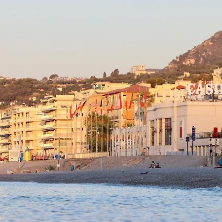 "Dans Les Toits De La Ville" Plein Centre Et Mer Menton Bagian luar foto