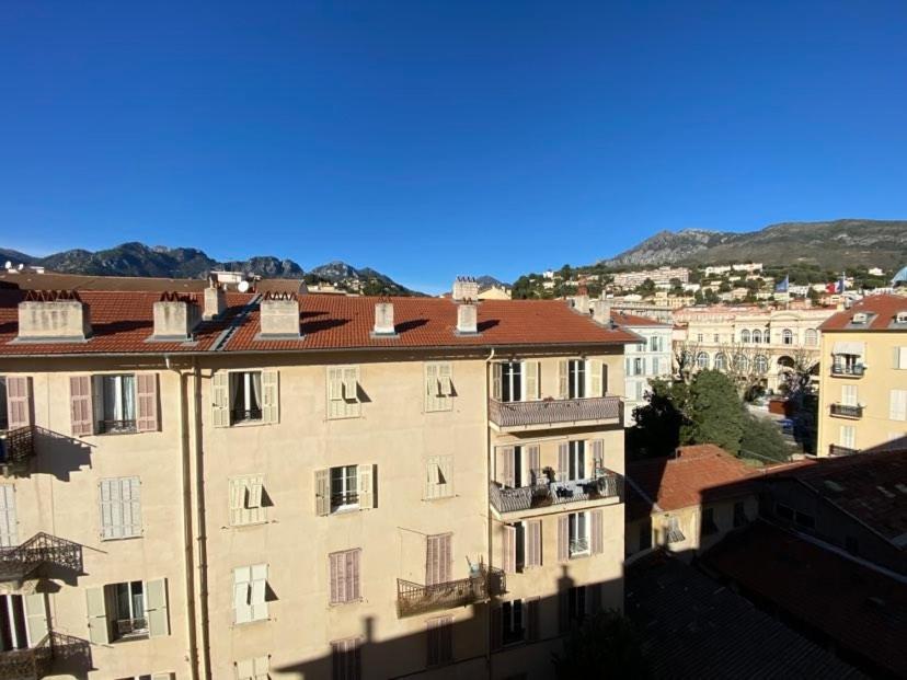 "Dans Les Toits De La Ville" Plein Centre Et Mer Menton Bagian luar foto