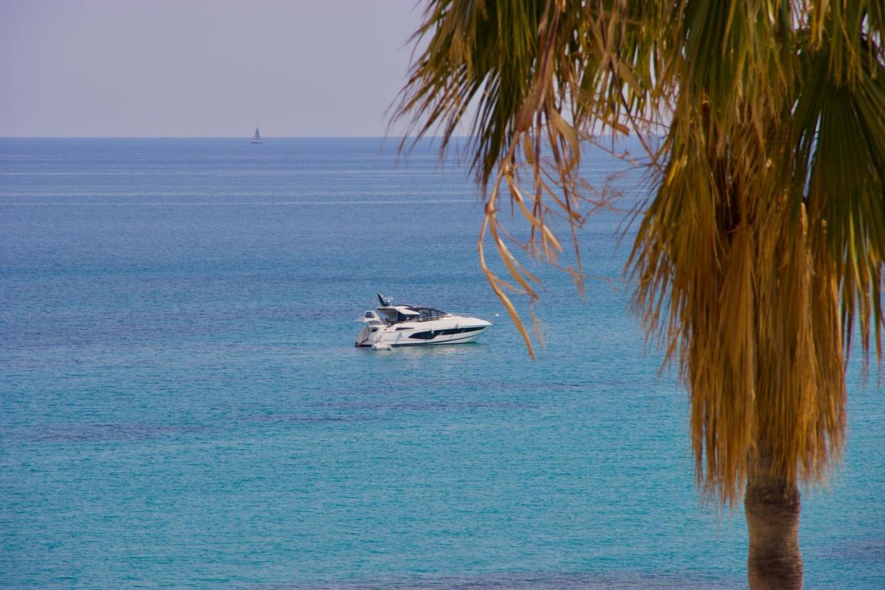 "Dans Les Toits De La Ville" Plein Centre Et Mer Menton Bagian luar foto